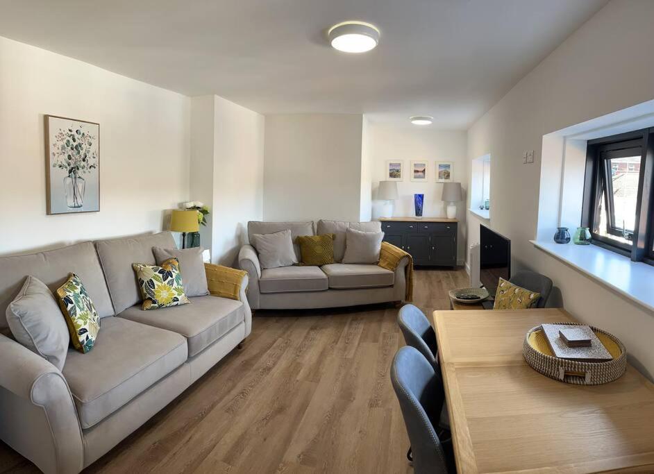 No5 At 53 - 2 Bed Apartment In Leek, Staffs Peak District Buitenkant foto