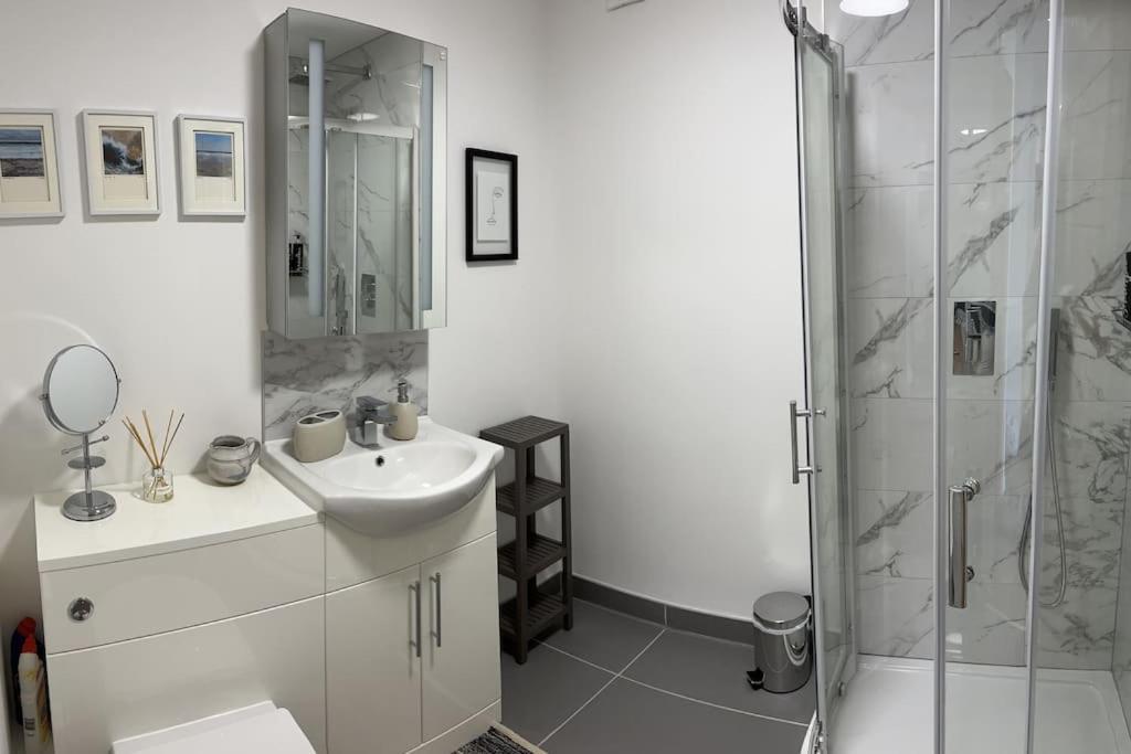 No5 At 53 - 2 Bed Apartment In Leek, Staffs Peak District Buitenkant foto