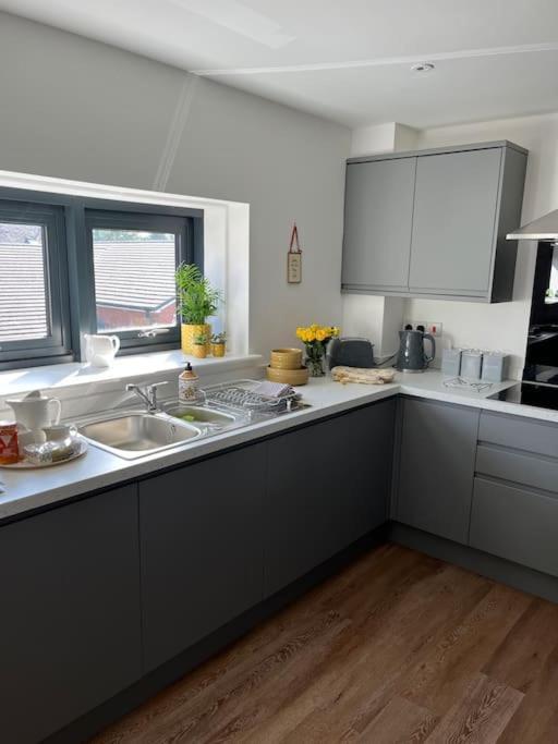 No5 At 53 - 2 Bed Apartment In Leek, Staffs Peak District Buitenkant foto