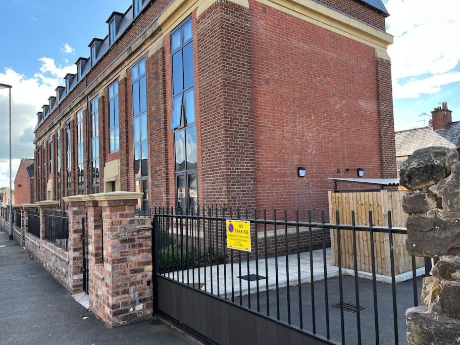 No5 At 53 - 2 Bed Apartment In Leek, Staffs Peak District Buitenkant foto