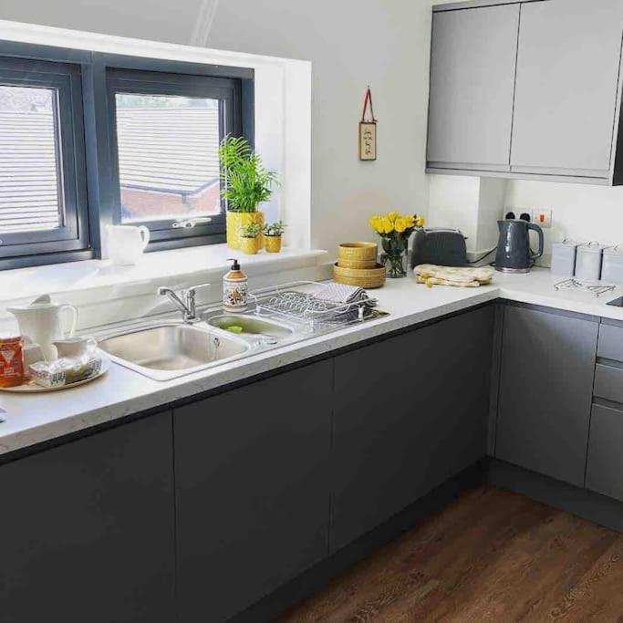No5 At 53 - 2 Bed Apartment In Leek, Staffs Peak District Buitenkant foto