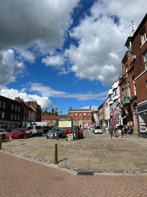 No5 At 53 - 2 Bed Apartment In Leek, Staffs Peak District Buitenkant foto